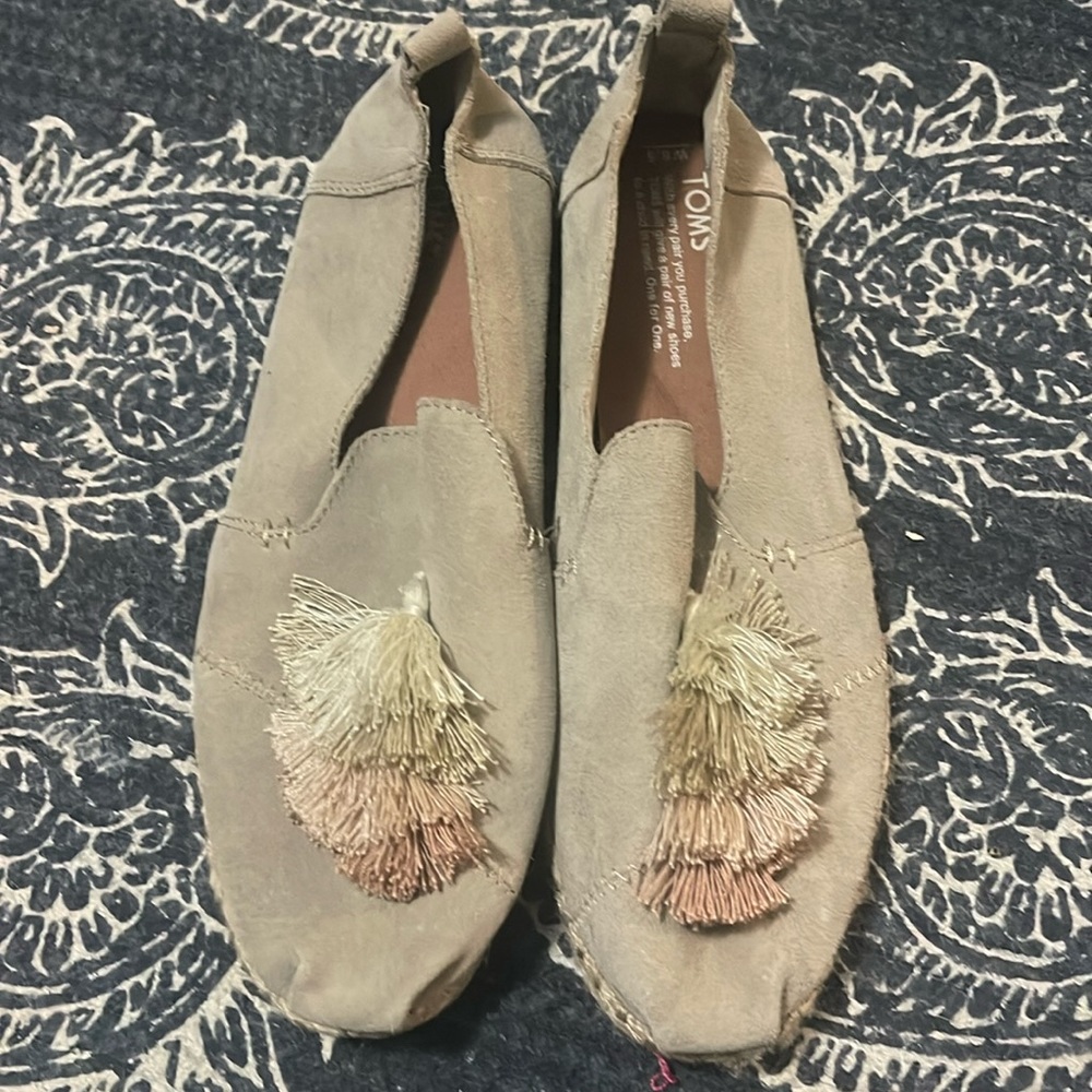 Tom’s NWOT suede tassel slip on.